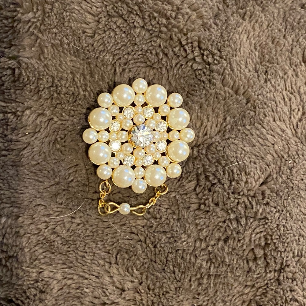 Vintage Gold Tone Brooch with Faux Pearls and Rhinestones
